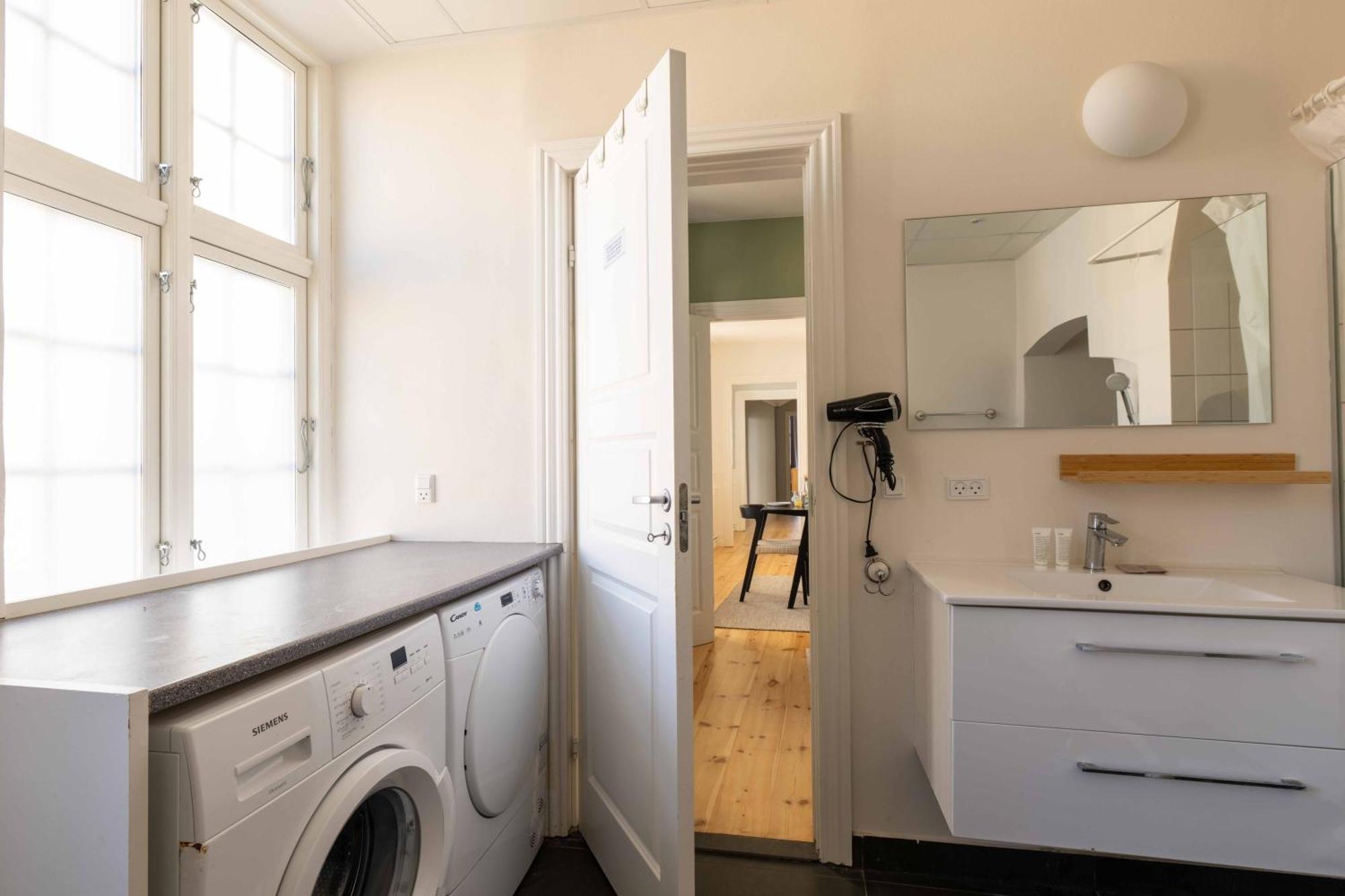 Big 4 Bedroom Apartment With Bathtub By Cph City Hall Square Copenaghen Esterno foto